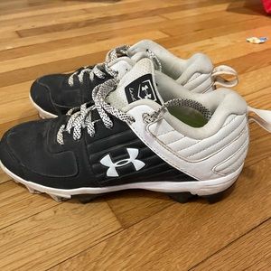 Under armor basebal cleats size 3Y